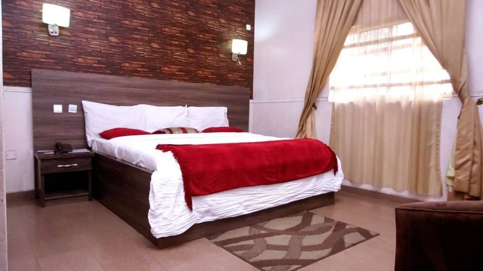 Desk, laptop workspace, free WiFi, bed sheets