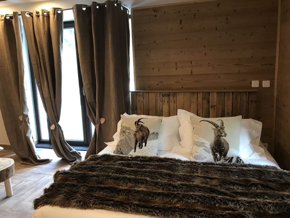 Superior Room, 1 Queen Bed, Terrace (Sabots St. Bernard) | Premium bedding, individually decorated, individually furnished