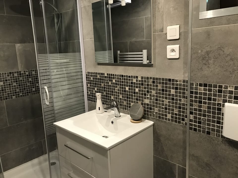 Superior Room, 1 Queen Bed, Balcony (Clé du Forgeron) | Bathroom | Shower, rainfall showerhead, hair dryer, bathrobes