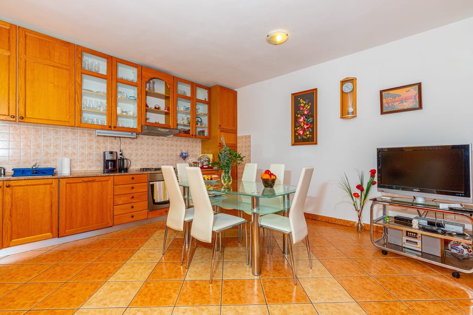 Apartment, 2 Bedrooms, Sea View | Private kitchen | Fridge, microwave, oven, stovetop