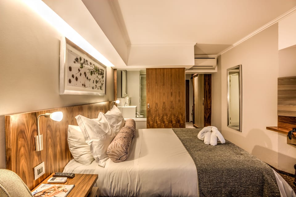 In-room safe, desk, WiFi (free), bed sheets