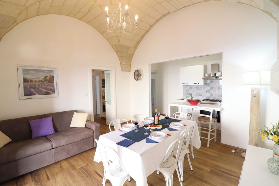 House, 2 Bedrooms, Balcony, City View | Dining