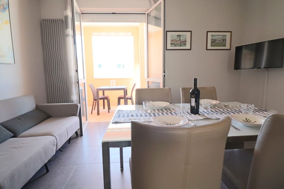 House, 2 Bedrooms, Balcony, City View | Living room