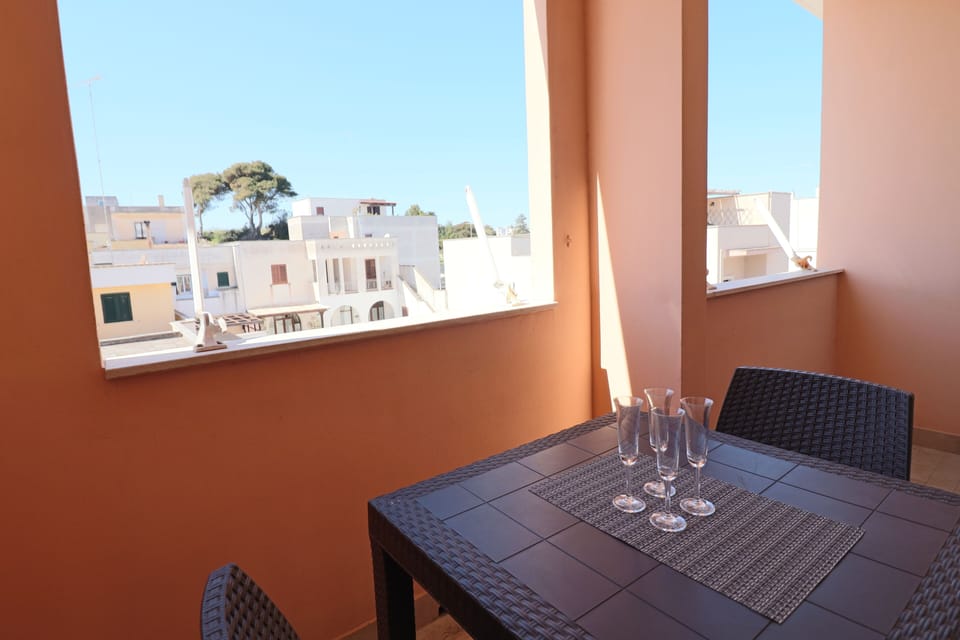 House, 2 Bedrooms, Balcony, City View | Outdoor dining