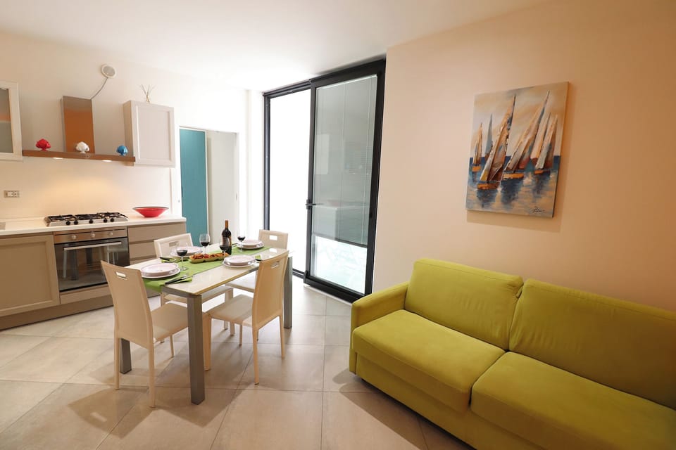 House, 2 Bedrooms, Balcony, City View | Interior