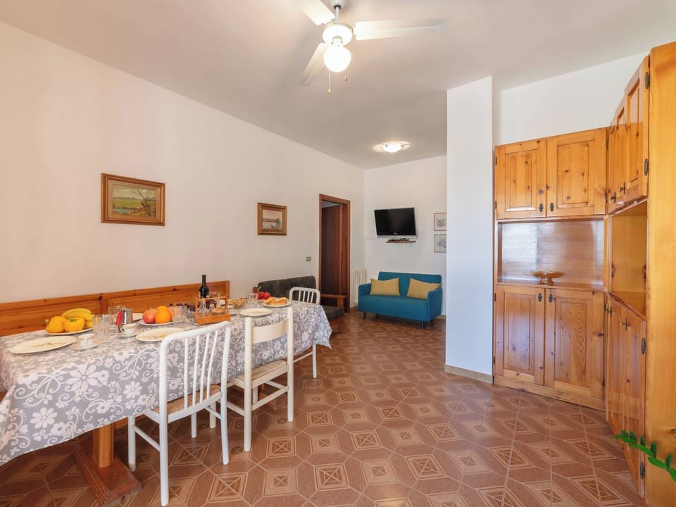 House, 2 Bedrooms, Balcony, City View | Dining room