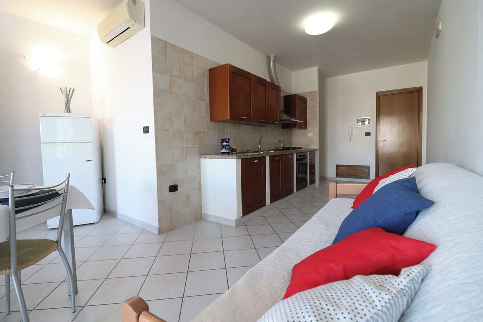 House, 1 Bedroom, Balcony, City View | Dining