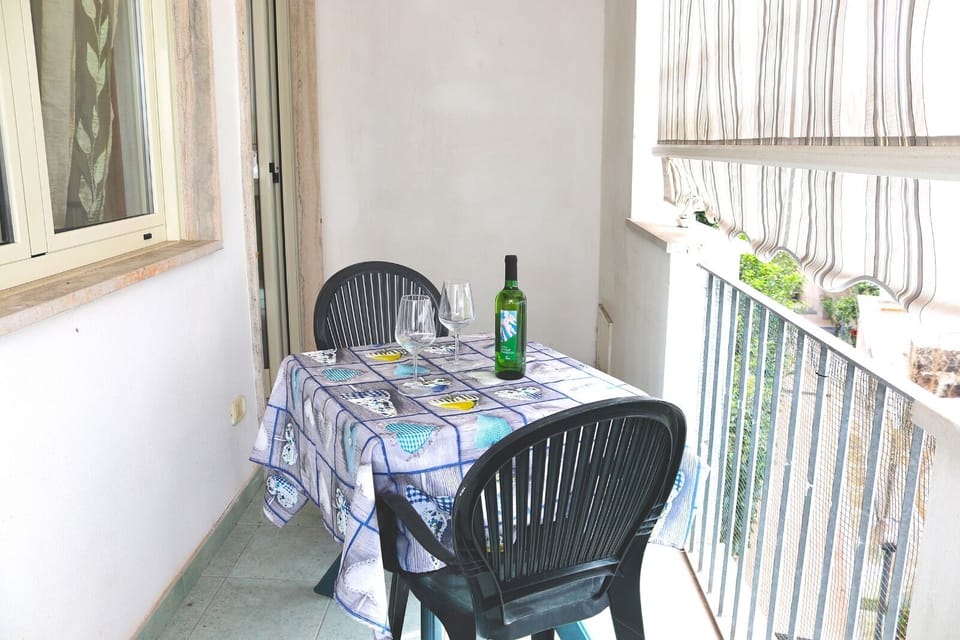 House, 2 Bedrooms, Balcony, City View | Outdoor dining