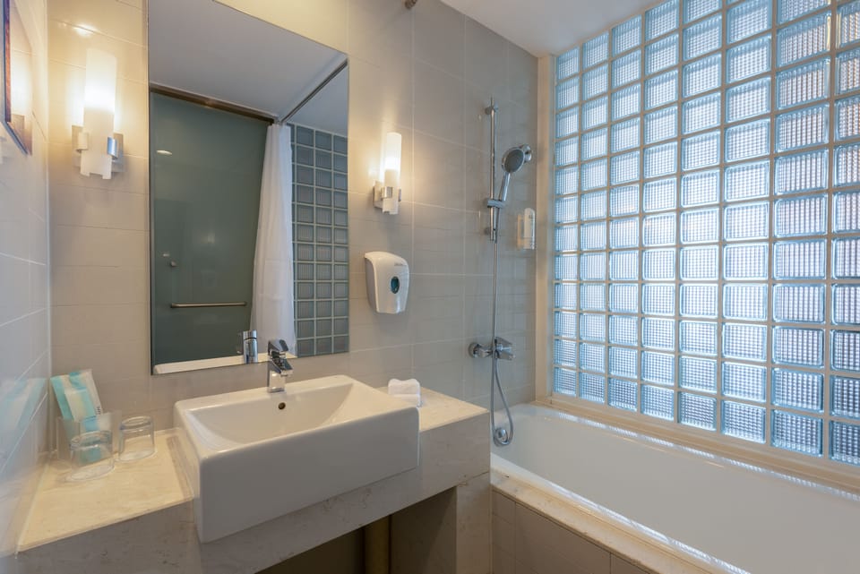 Combined shower/tub, free toiletries, hair dryer, slippers