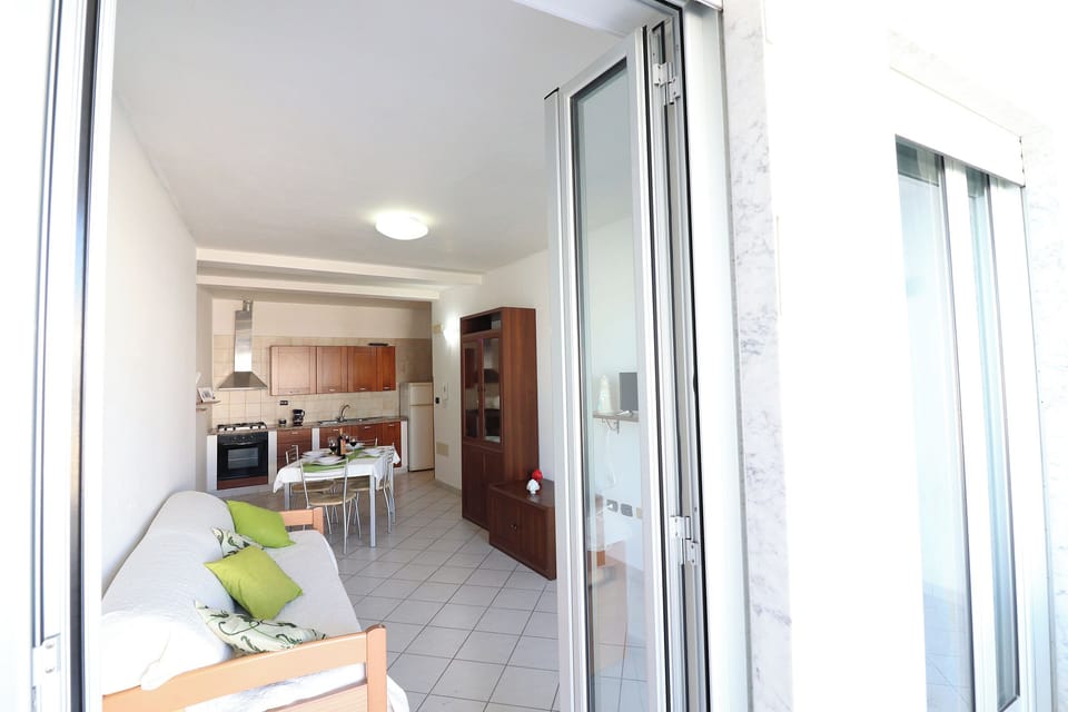 House, 2 Bedrooms, Balcony, City View | Dining