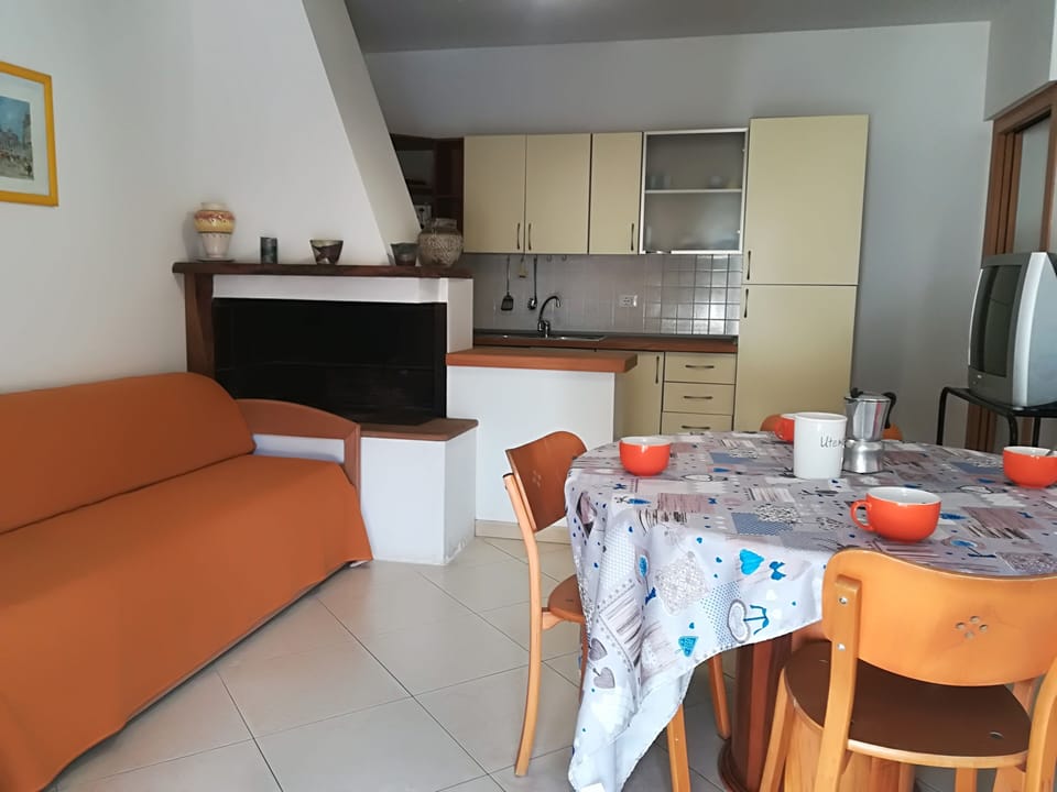 House, 2 Bedrooms, Balcony, Garden View | Interior