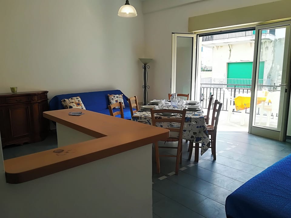 House, 2 Bedrooms, Balcony, City View | Dining
