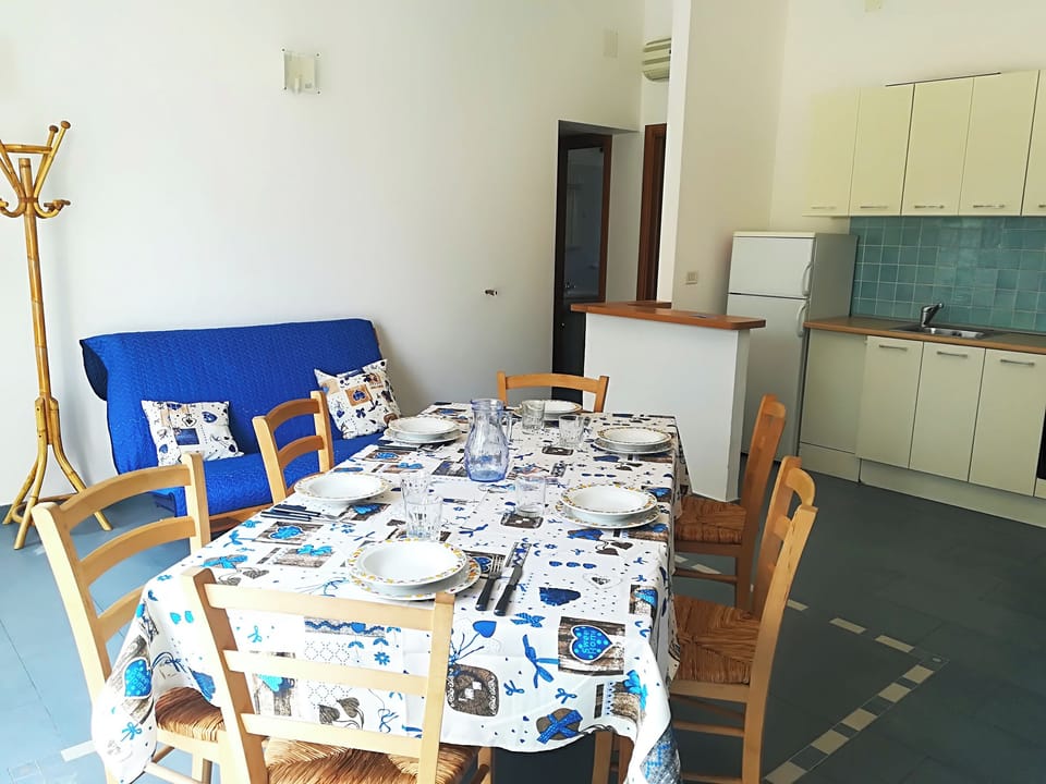 House, 2 Bedrooms, Balcony, City View | Dining