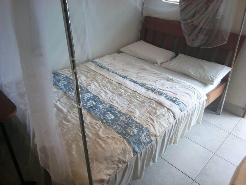 Single Room | Desk, blackout drapes, free WiFi, bed sheets
