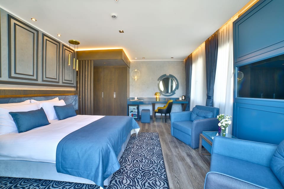 Deluxe Room, Terrace | In-room dining