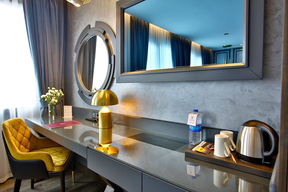 Deluxe Room, 1 Queen Bed | Premium bedding, minibar, in-room safe, desk