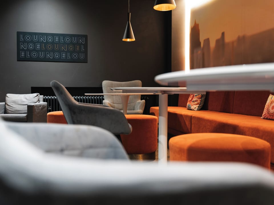 Lobby lounge