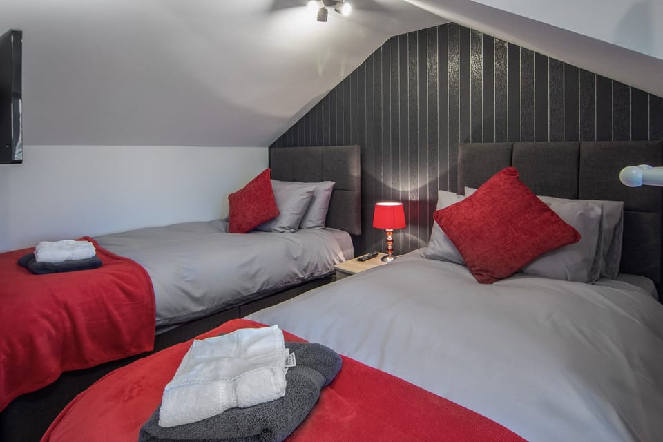 2 Bedrooms Sleeps 6 Near Top Blackpool Attractions Apartment in Blackpool
