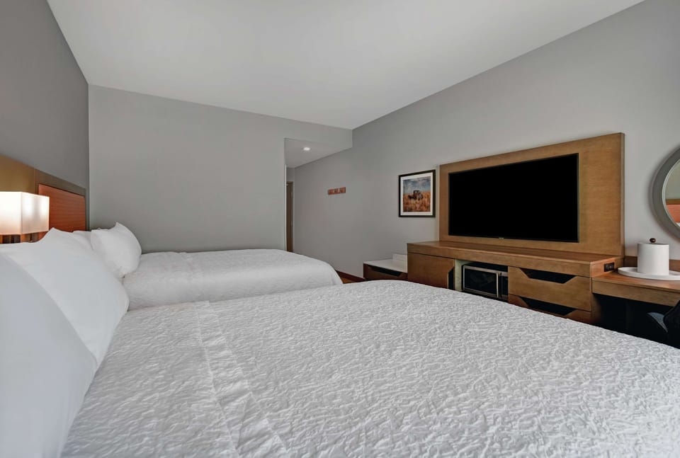 Hypo-allergenic bedding, in-room safe, desk, laptop workspace