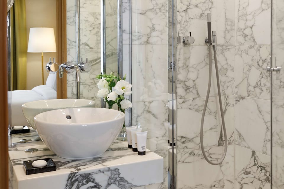 Bathroom shower