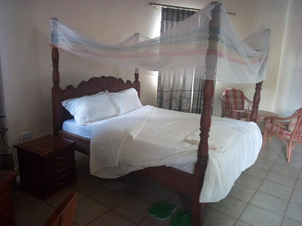 Deluxe Room | Desk, iron/ironing board, free WiFi, bed sheets