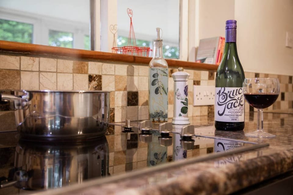 Luxury Cottage | Private kitchen | Full-size fridge, microwave, oven, stovetop