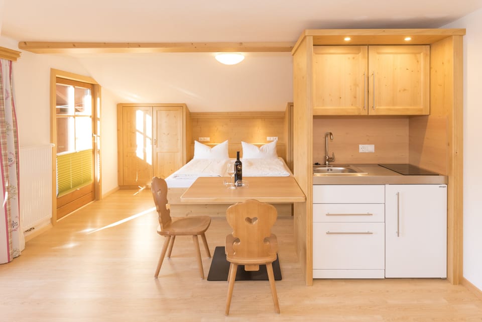 Superior Studio, Mountain View | In-room dining