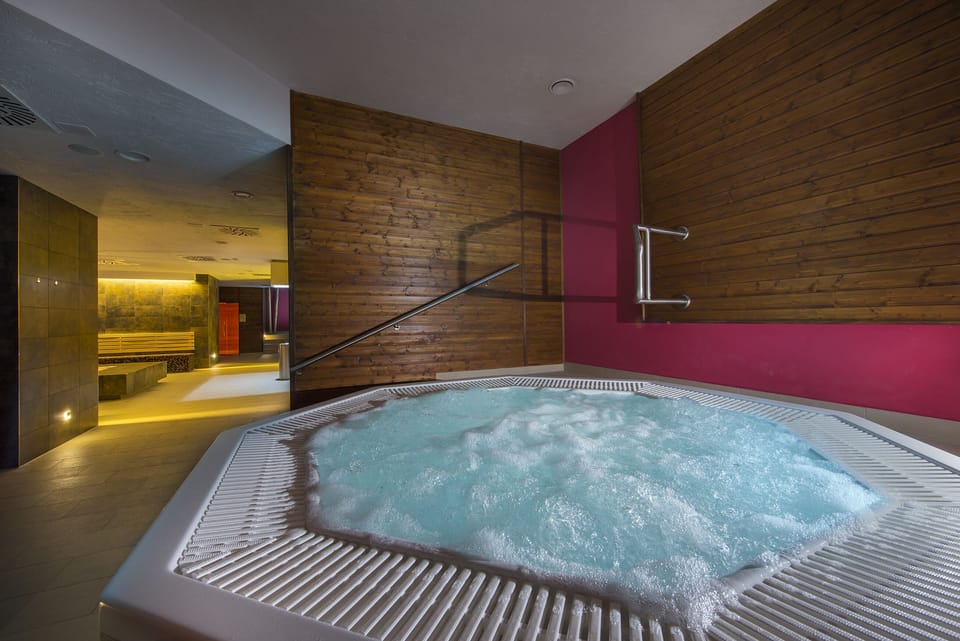 Kupele Cerveny Klastor Smerdzonka Hotel in Slovakia