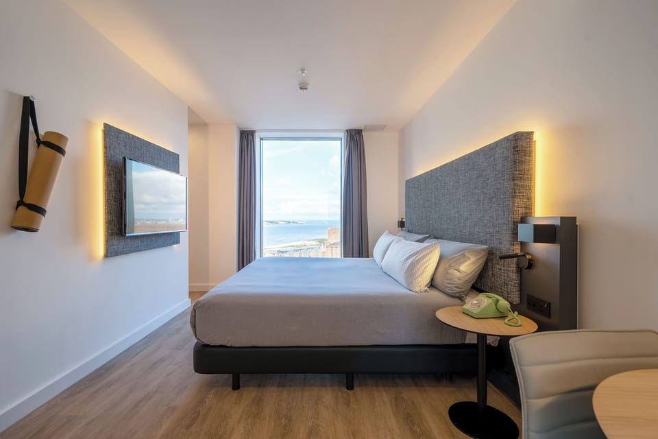 Free minibar, in-room safe, desk, soundproofing