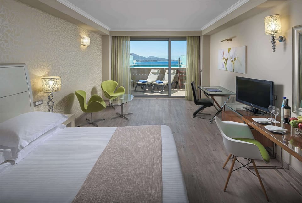 Family Suite, Private Pool, Sea View | Minibar, in-room safe, free cribs/infant beds, free WiFi
