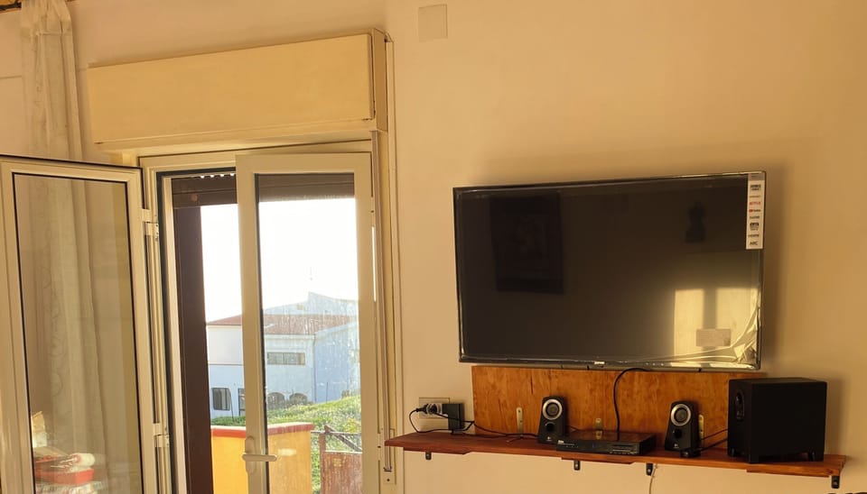House, 4 Bedrooms, Smoking, Balcony | Room amenity