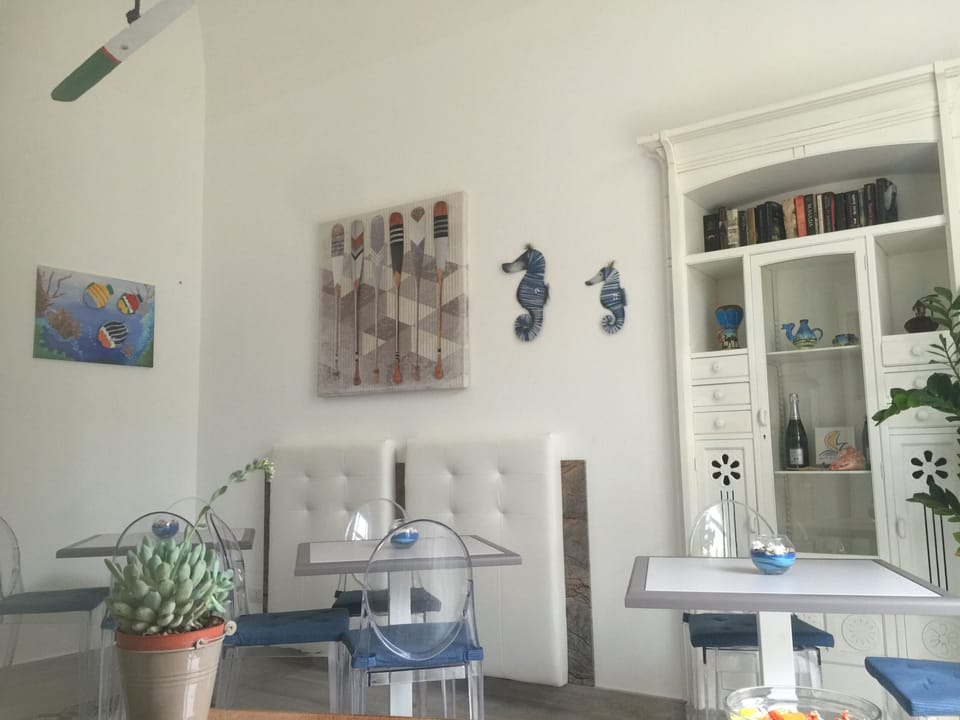 Room, 1 Bedroom, Smoking, Balcony | Dining room