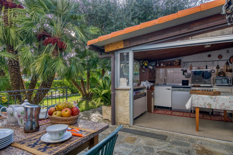 Family Apartment, Multiple Bedrooms, 2 Bathrooms (La Casetta Sull'Albero) | Outdoor dining