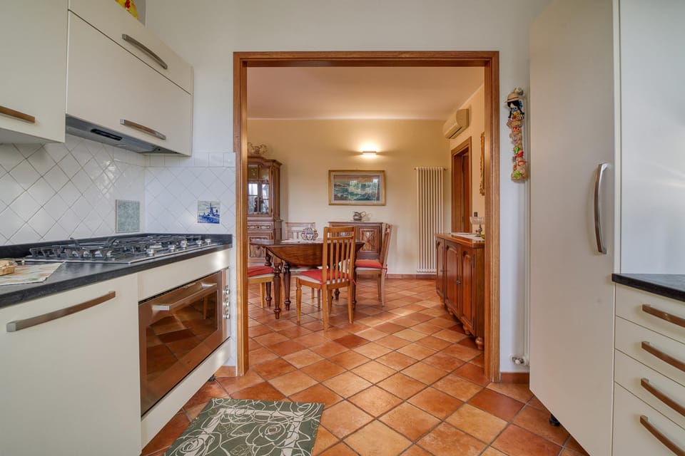 Family Apartment, 3 Bedrooms, 2 Bathrooms (La Casetta Sull'Albero - with) | Private kitchen | Coffee/tea maker, fridge, oven, stovetop