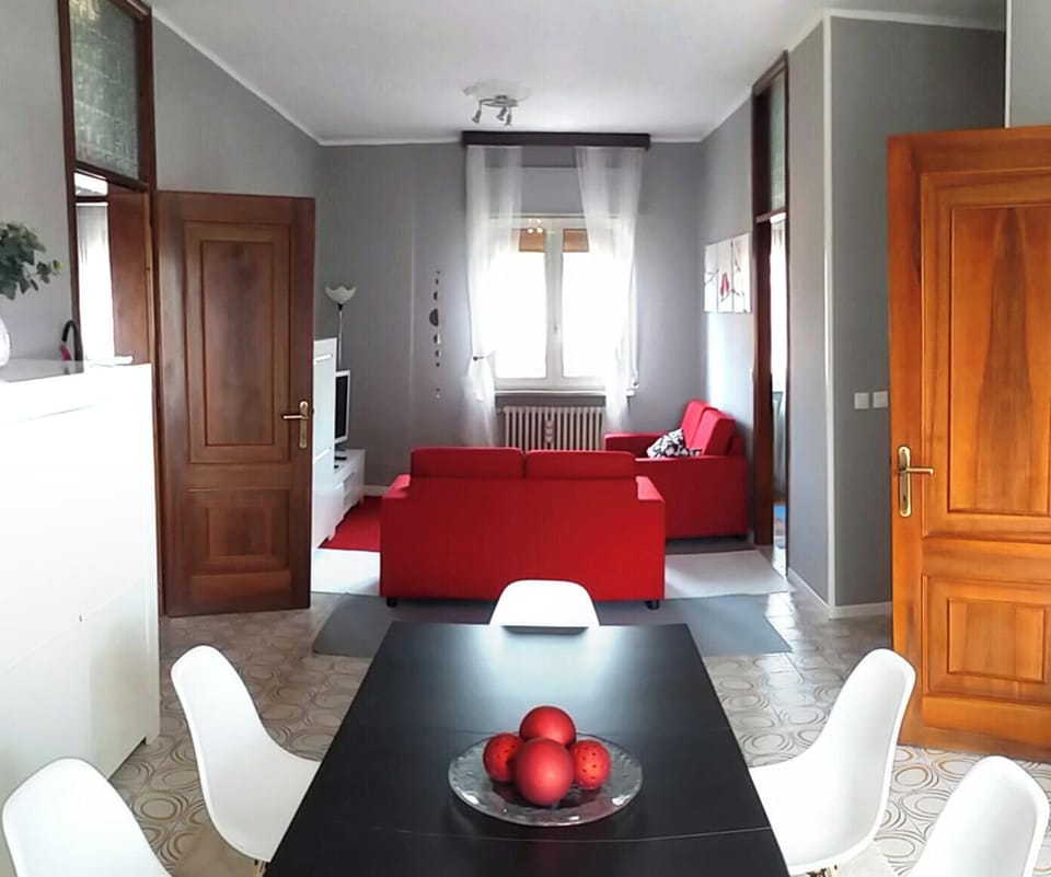 Apartment, 2 Bedrooms, Smoking, Balcony | Dining room