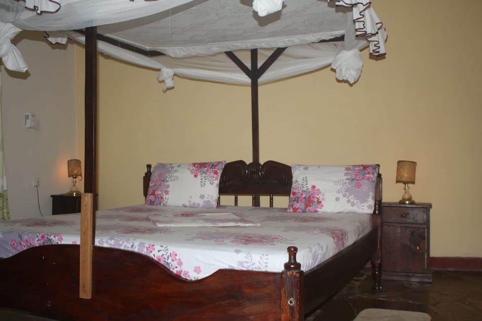 Bungalow, 2 Bedrooms | 2 bedrooms, desk, free WiFi, bed sheets