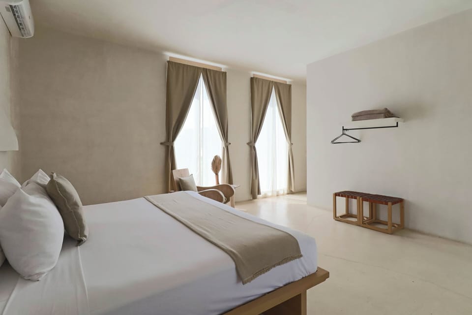 Junior Suite | Premium bedding, memory foam beds, in-room safe, iron/ironing board