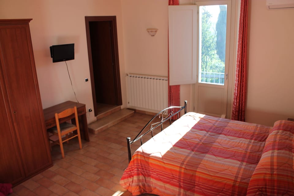 Triple Room, Non Smoking | Minibar, desk, blackout drapes, soundproofing