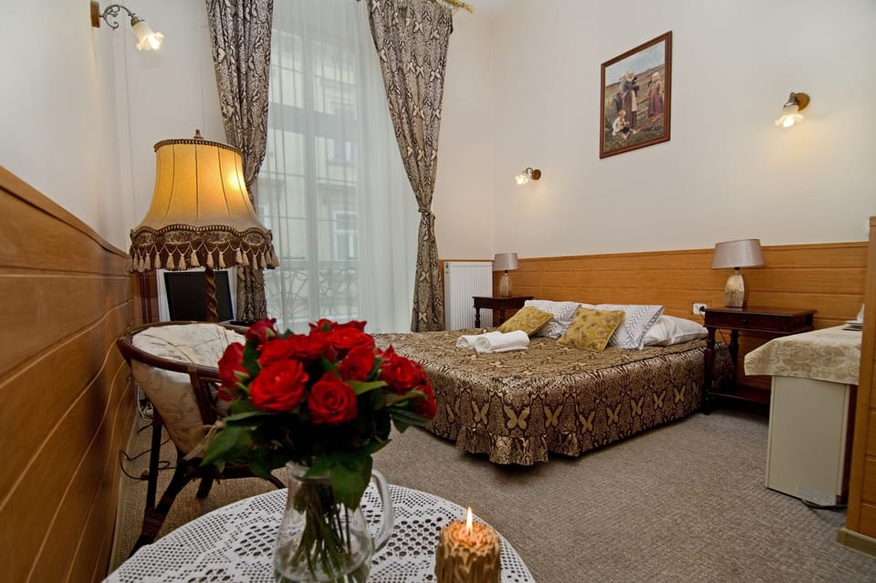 Standard Double Room, Private Bathroom | Blackout drapes, iron/ironing board (on request), WiFi (free)