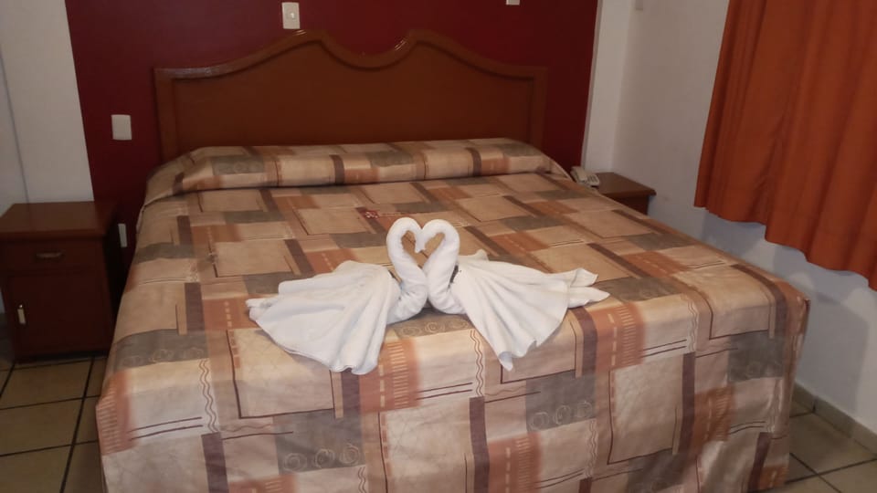 Basic Single Room | Laptop workspace, WiFi (free), bed sheets