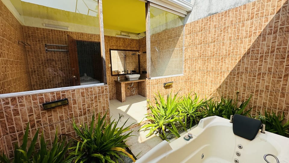 Superior Room | Bathroom | Hair dryer, towels