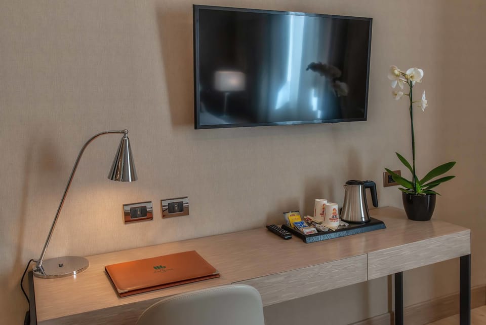 Deluxe Double Room Single Use | Premium bedding, minibar, in-room safe, desk