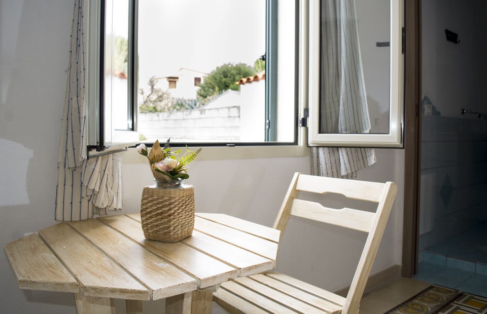 Minibar, free WiFi, bed sheets