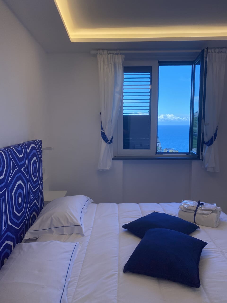 Deluxe Double Room, Balcony, Sea View | Minibar, desk, soundproofing, free WiFi