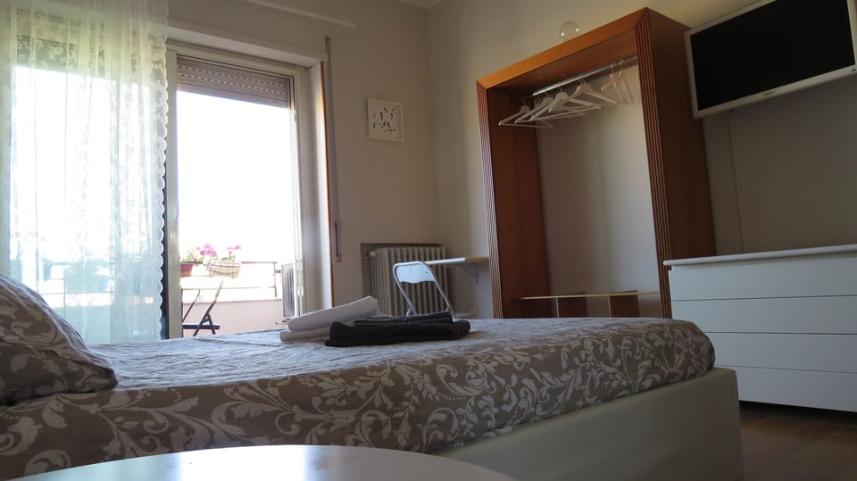 Comfort Double Room, Private Bathroom | Desk, laptop workspace, free WiFi, bed sheets