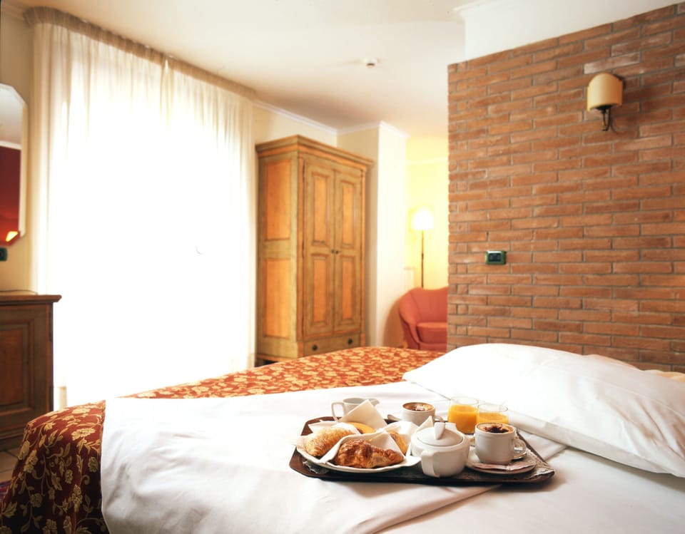 Suite, Accessible | In-room dining
