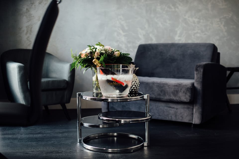 Signature Suite, Jetted Tub | Champagne service