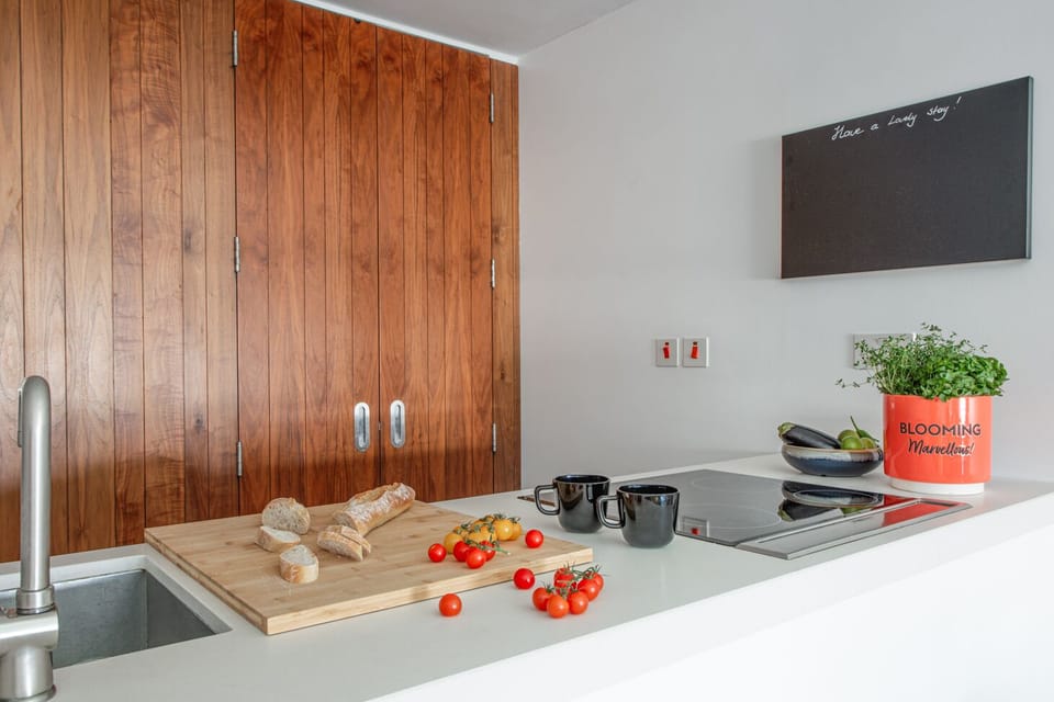 Apartment, Private Bathroom, Courtyard View (Luxury Apartment at Rwy) | Shared kitchen