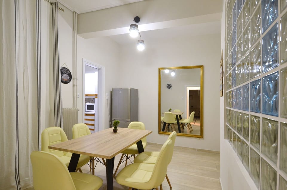 Apartment, 2 Bedrooms, Balcony | In-room dining