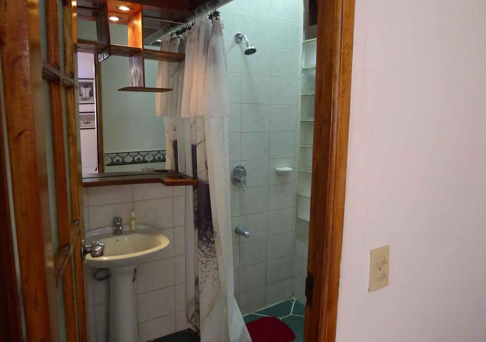 Casa Esther CENTRO HABANA Bed and Breakfast in La Habana Province
